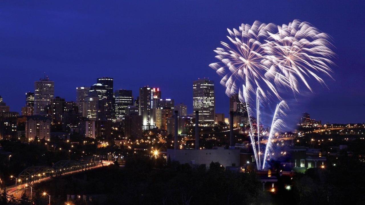 Executive Home - Long Stays Welcome - Garage Parking - Free Wifi & Netflix Edmonton Exterior photo