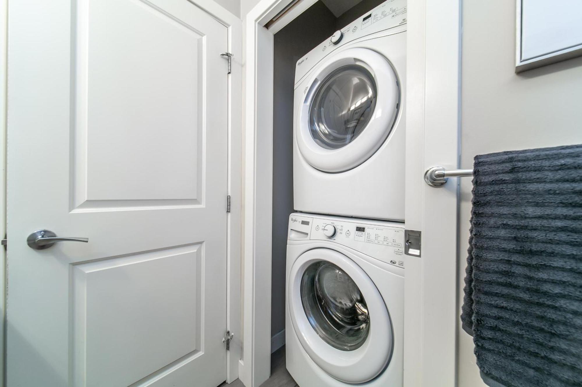 Executive Home - Long Stays Welcome - Garage Parking - Free Wifi & Netflix Edmonton Room photo