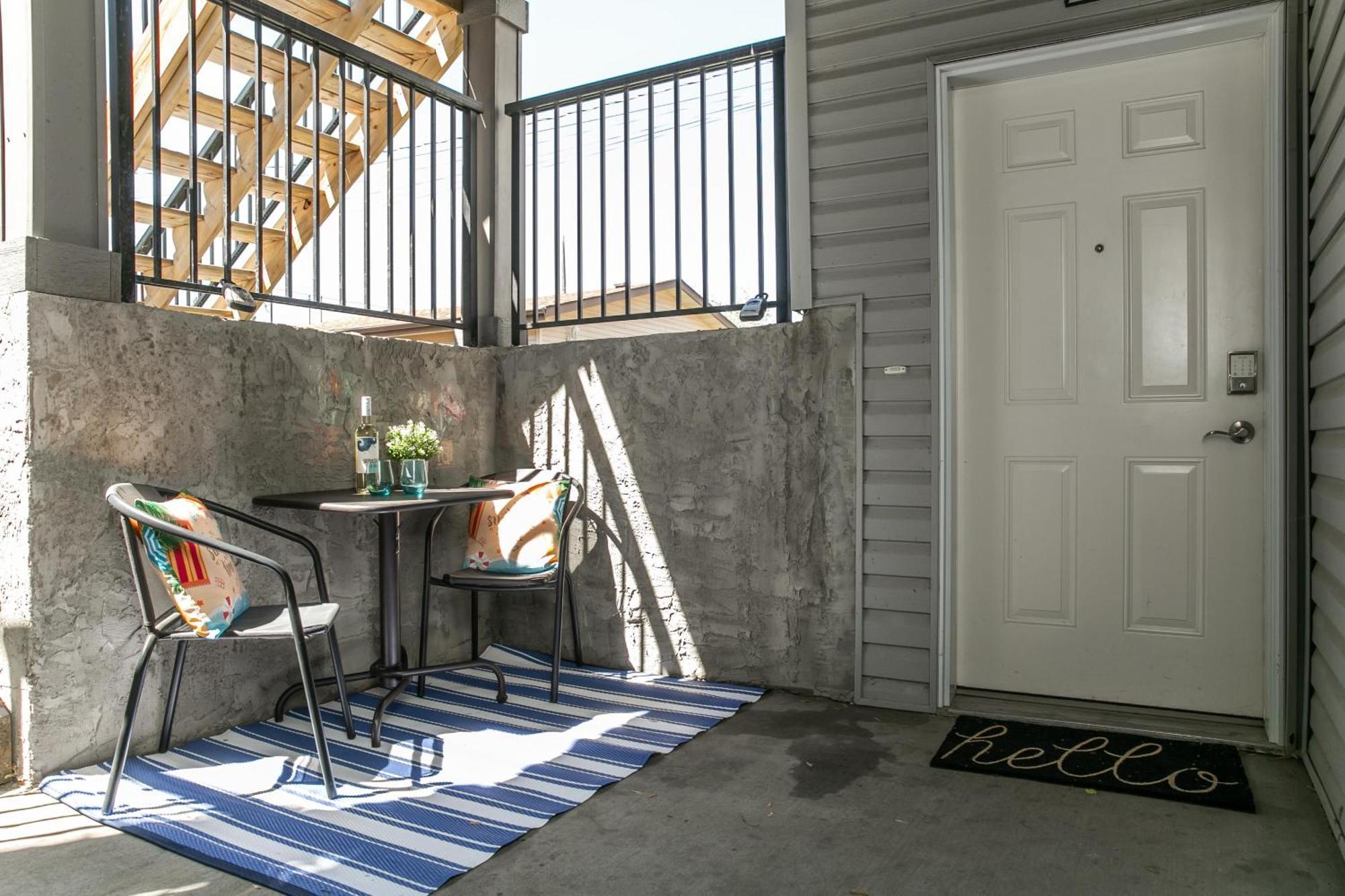 Executive Home - Long Stays Welcome - Garage Parking - Free Wifi & Netflix Edmonton Room photo