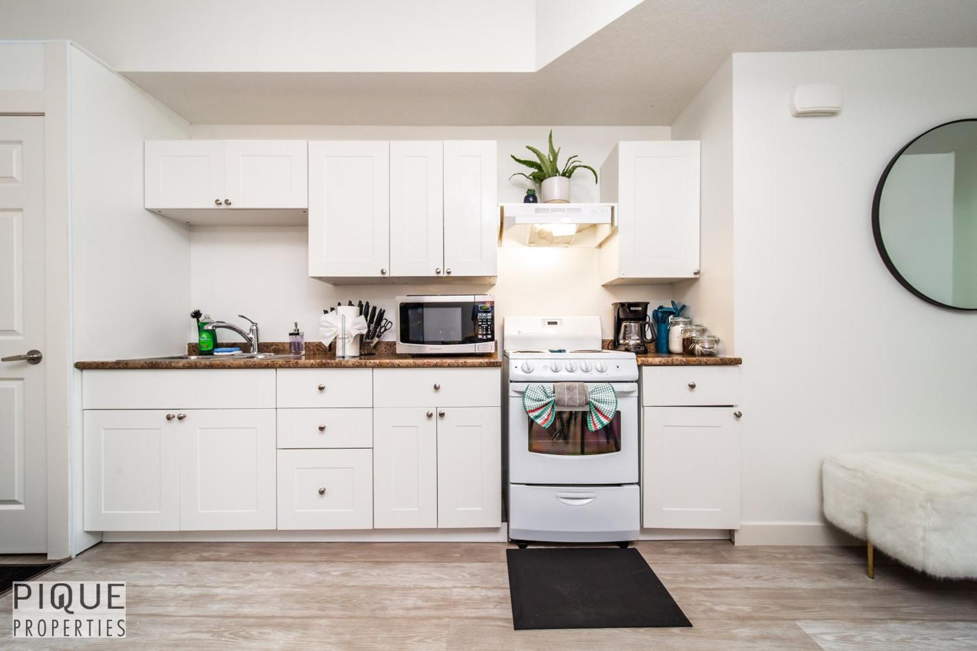 Executive Home - Long Stays Welcome - Garage Parking - Free Wifi & Netflix Edmonton Room photo